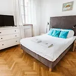 Golden Apartments- Old Town