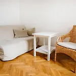 Golden Apartments- Old Town